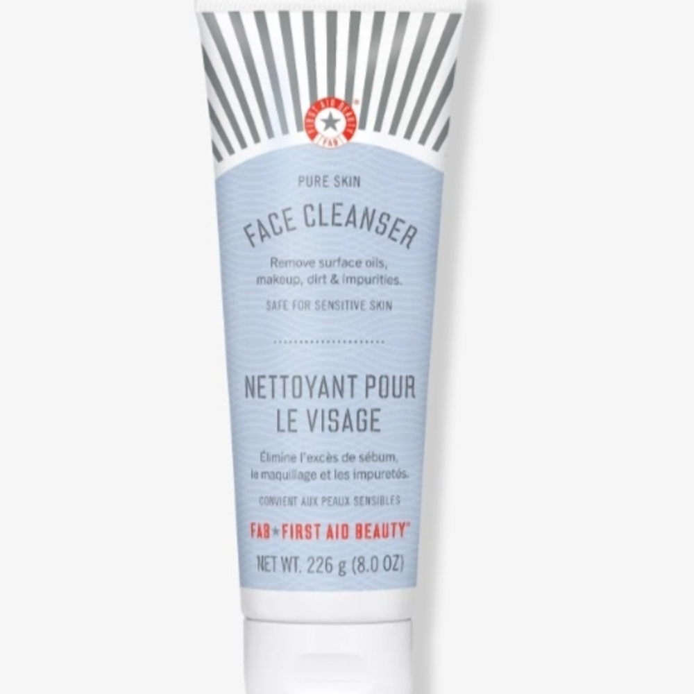 First Aid Beauty White Cleanser & Exfoliant - Picture 2 of 7